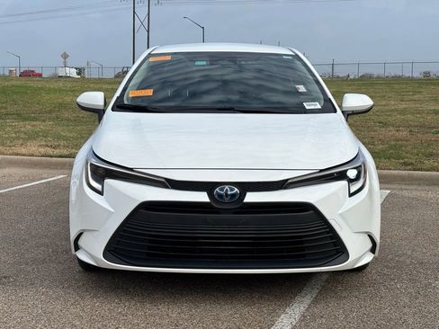 Used 2024 Toyota Corolla LE image 2
