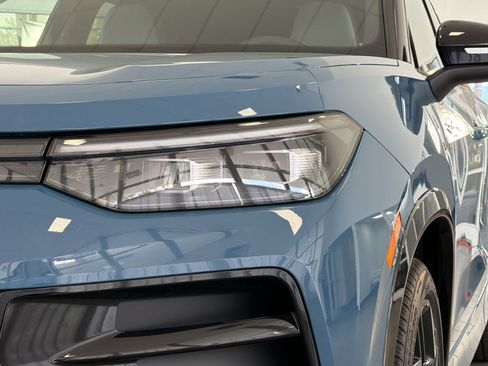 New 2026 Volkswagen Tiguan SE R-Line FWD image 11