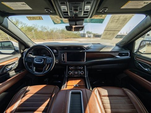 Used 2023 GMC Yukon XL Denali Ultimate w/ LPO, Floor Liner Package image 20