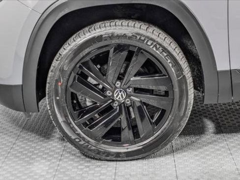 Used 2021 Volkswagen Atlas Cross Sport SE w/ Panoramic Sunroof Package image 35