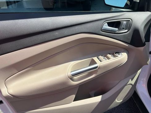 Used 2019 Ford Escape SE FWD image 7