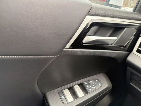 Used 2024 Mitsubishi Outlander SE image 10