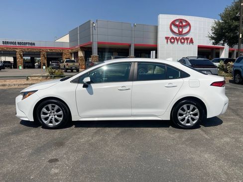 Used 2025 Toyota Corolla LE FWD image 8