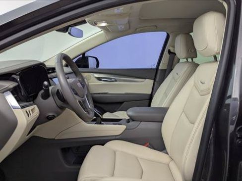 Used 2017 Cadillac XT5 Luxury w/ Driver Awareness Package FWD image 13