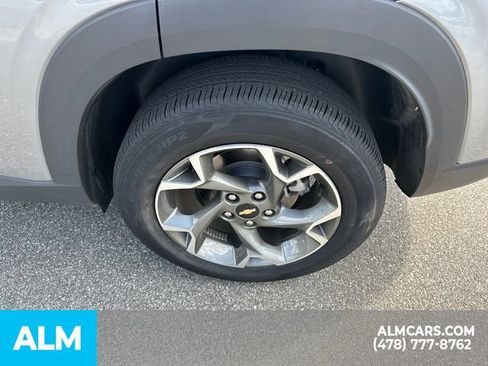 Used 2025 Chevrolet Trax LT w/ LT Convenience Package FWD image 22