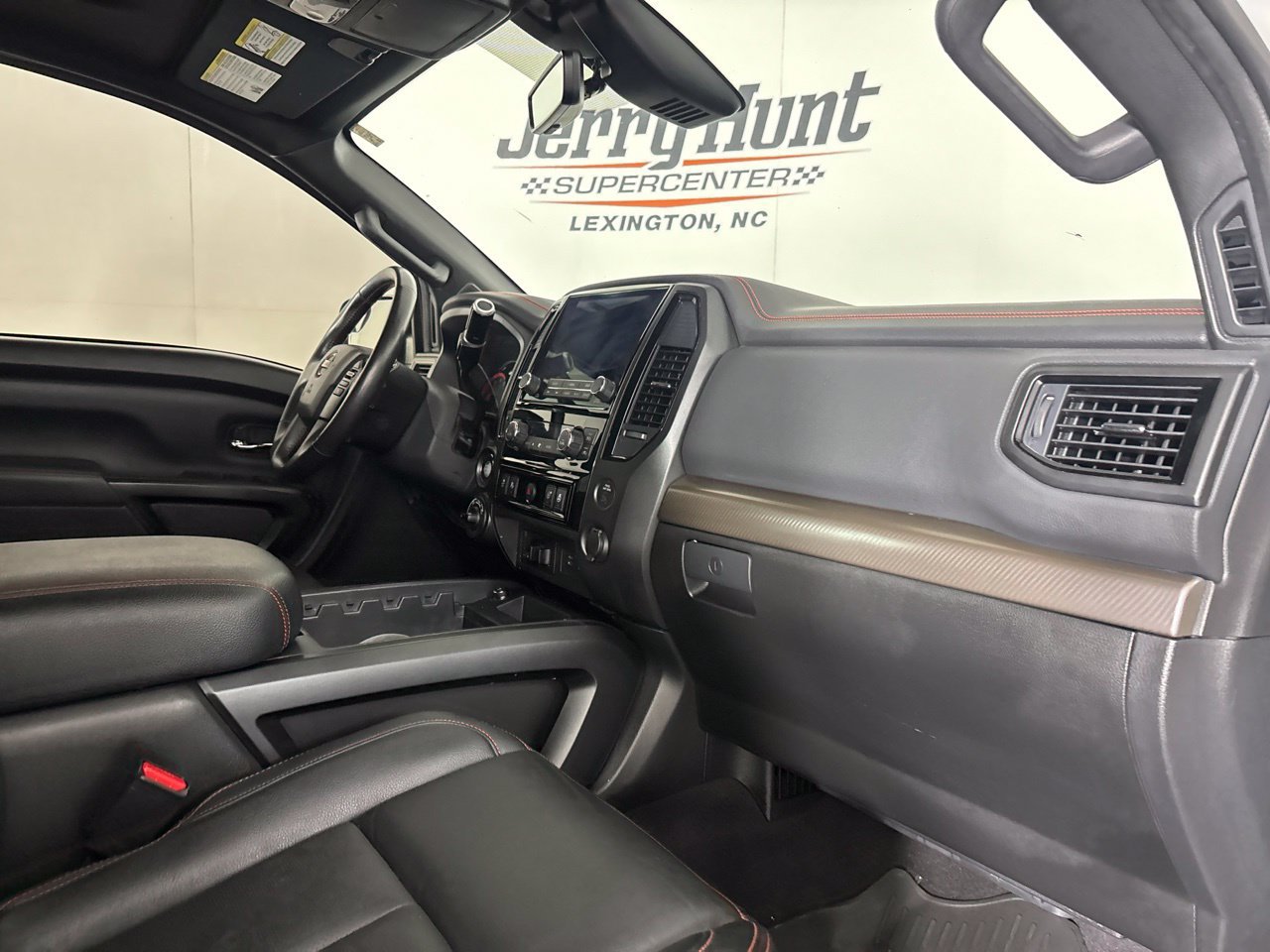 Used 2024 Nissan Titan PRO-4X w/ Pro-4x Convenience Package AWD/4WD image 32
