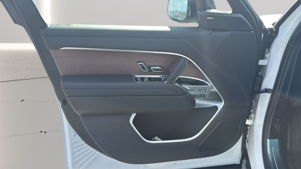 New 2026 Land Rover Range Rover Long Wheelbase SE AWD/4WD image 19