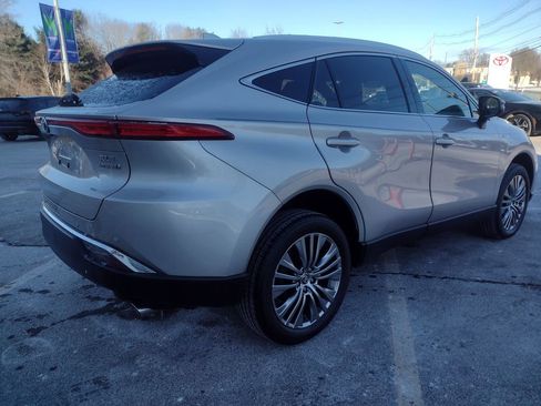 Used 2021 Toyota Venza XLE image 7