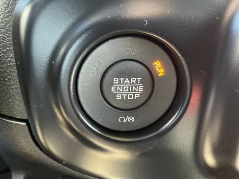 Used 2022 Jeep Wrangler Unlimited Rubicon w/ Steel Bumper Group AWD/4WD image 18