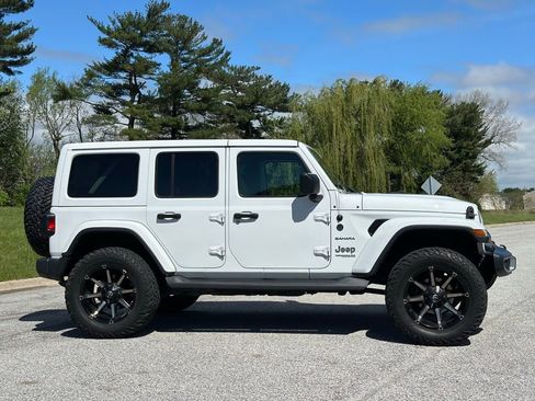 Used 2019 Jeep Wrangler Unlimited Sahara w/ Uconnect 4C Nav & Sound Group AWD/4WD image 8
