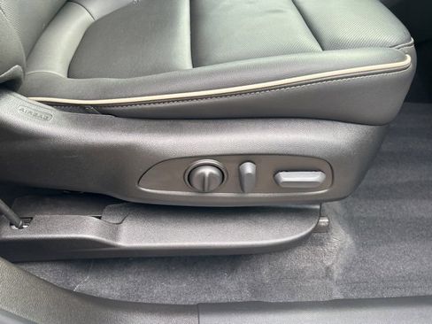 Used 2023 Chevrolet Traverse Premier image 8