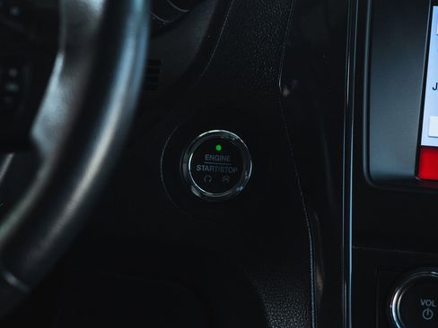 Used 2019 Ford Explorer XLT w/ Equipment Group 201A image 20