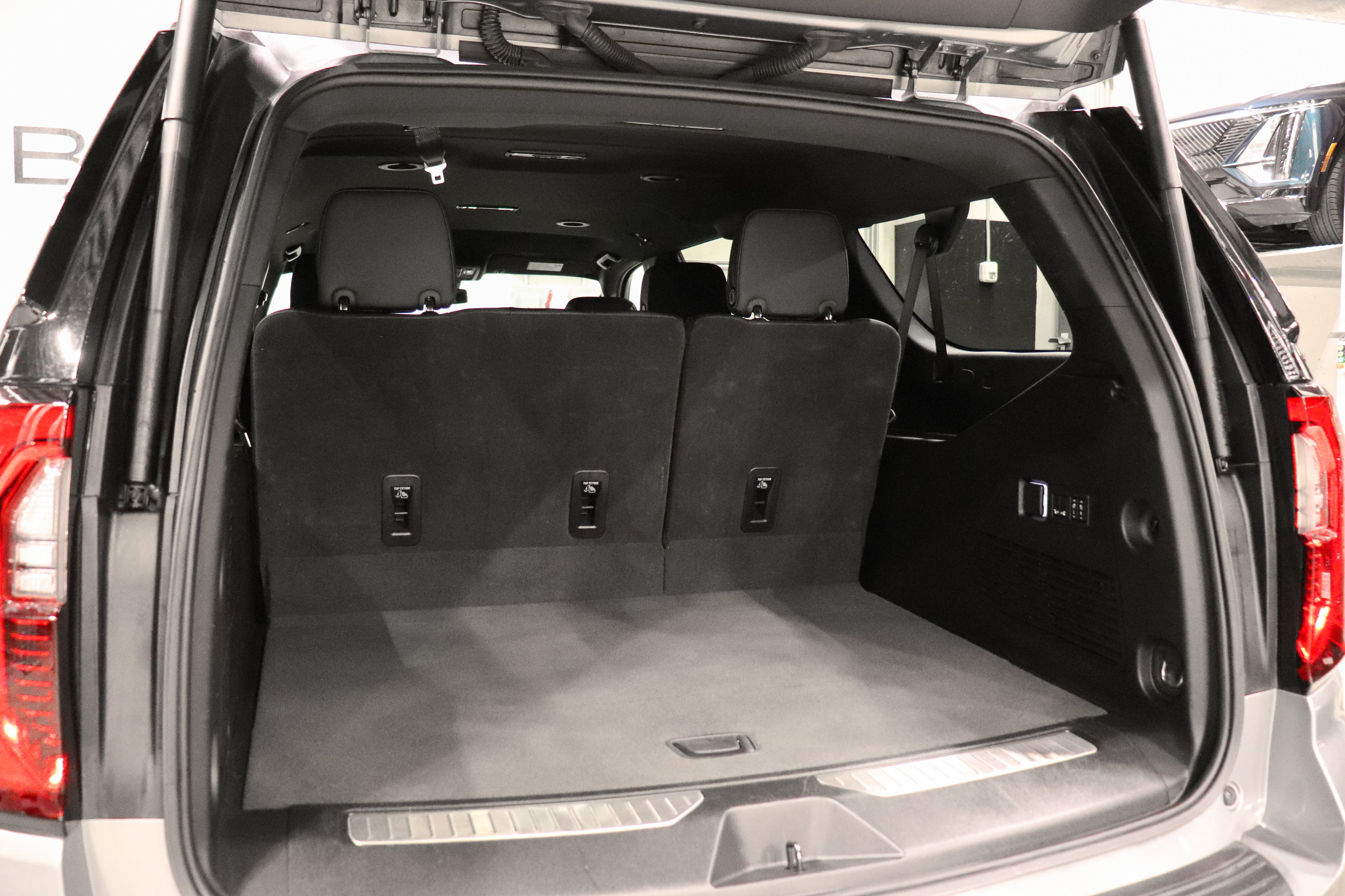 Used 2025 GMC Yukon XL Denali AWD/4WD image 10