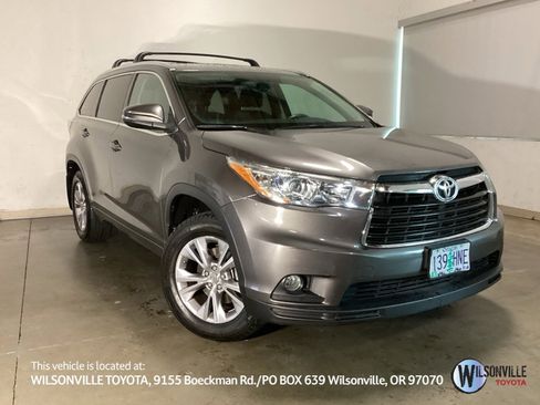Used 2015 Toyota Highlander XLE image 1