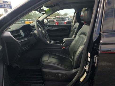 Used 2023 Jeep Grand Cherokee 4WD 4xe image 17