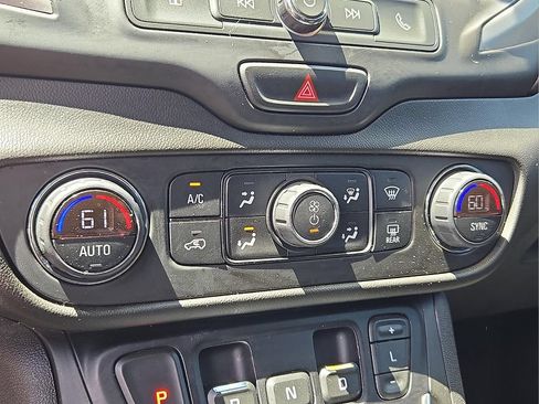 Used 2019 GMC Terrain SLE w/ Driver Convenience Package AWD/4WD image 15