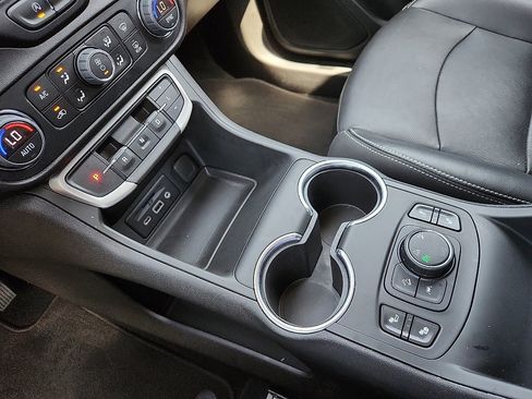 Used 2023 GMC Terrain SLT image 12