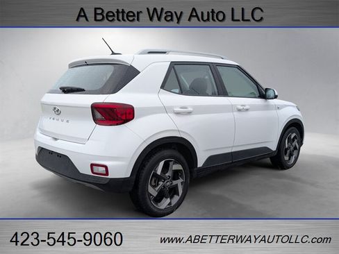 Used 2025 Hyundai Venue Limited FWD image 3
