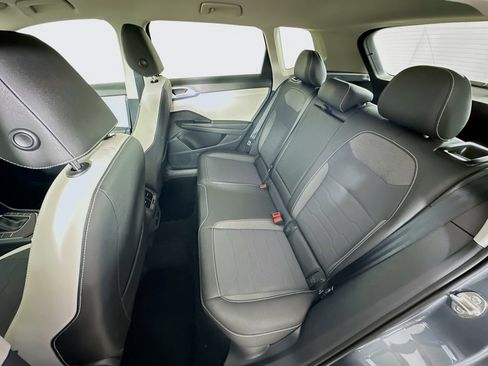 Used 2025 Volkswagen Taos SE image 26