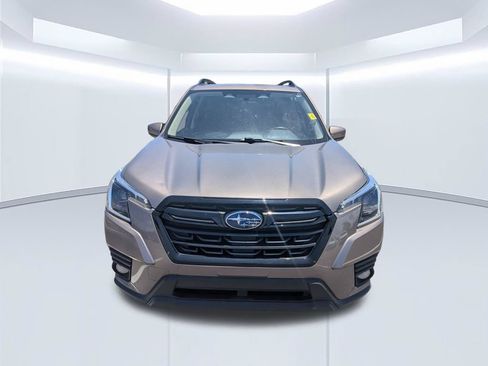 Used 2023 Subaru Forester Premium AWD/4WD image 3