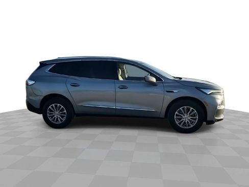Used 2023 Buick Enclave Essence image 9