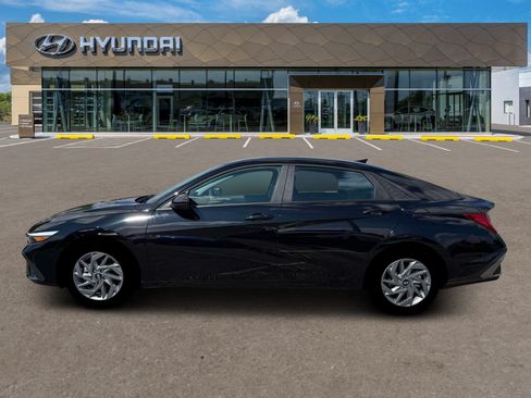 Certified 2026 Hyundai Elantra Hybrid FWD image 3