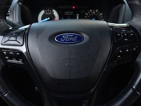 Used 2018 Ford Explorer XLT FWD image 17