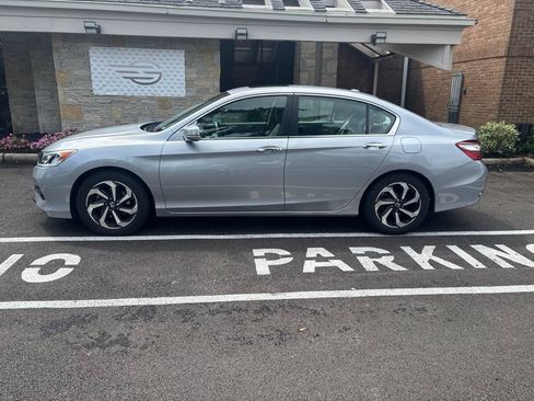 Used 2017 Honda Accord EX-L image 3