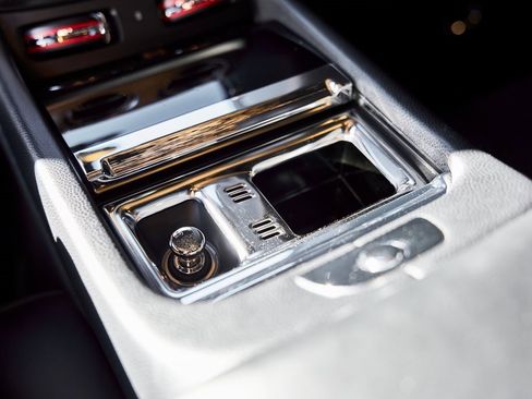 Used 2015 Rolls-Royce Wraith image 45