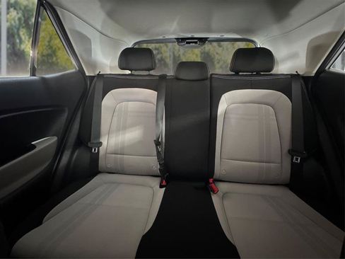 Used 2024 Hyundai Venue SEL FWD image 14