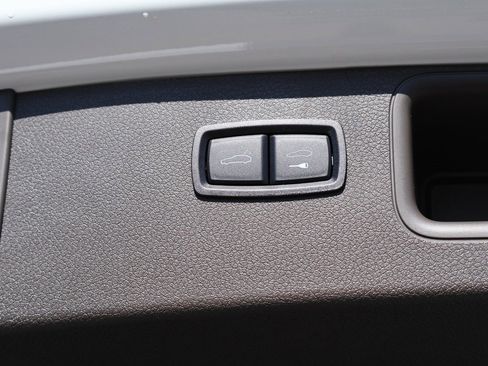 New 2026 Porsche Macan image 18