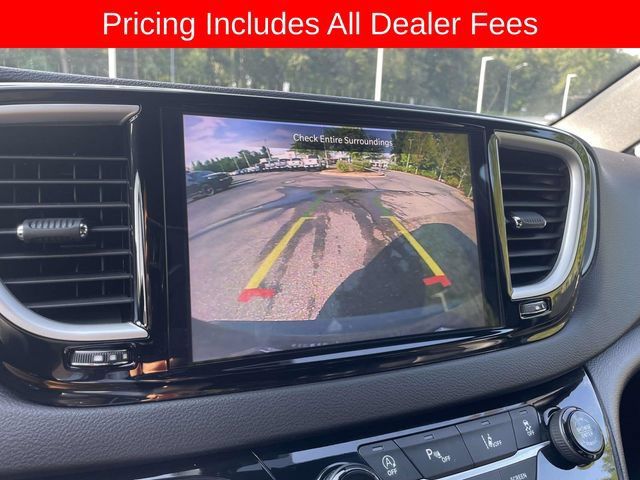 Used 2025 Chrysler Pacifica Select FWD image 33