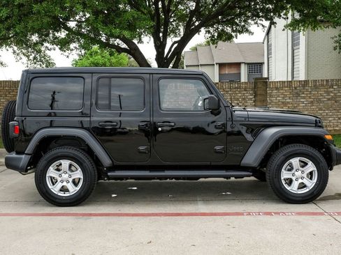 Used 2022 Jeep Wrangler Unlimited Sport w/ Sun And Sound Package image 14