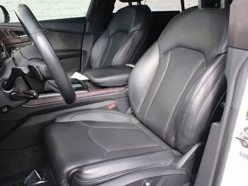 Used 2019 Audi Q8 Prestige w/ Luxury Package image 31