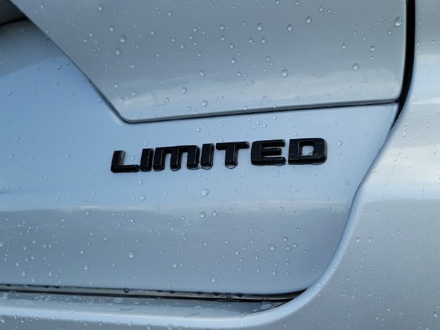 Certified 2024 Jeep Grand Cherokee Limited w/ Black Appearance Package AWD/4WD image 9