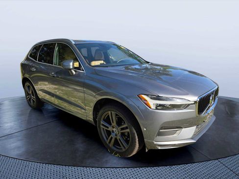 Used 2018 Volvo XC60 T5 Momentum w/ Vision Package AWD/4WD image 2