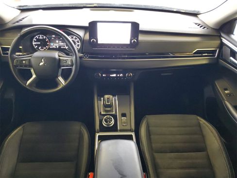 Used 2023 Mitsubishi Outlander SE image 24