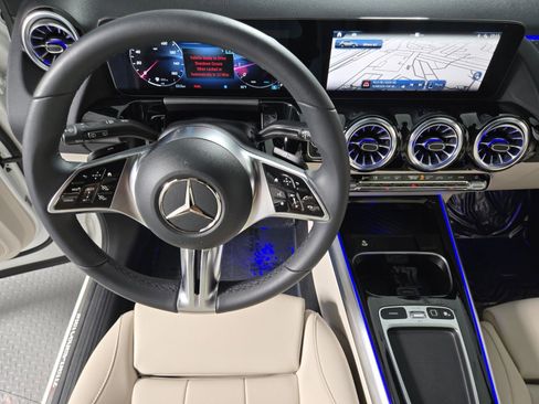 Used 2025 Mercedes-Benz GLA 250 image 14