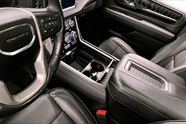 Used 2023 GMC Yukon XL Denali w/ Advanced Technology Package AWD/4WD image 18