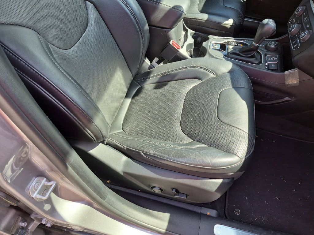Used 2020 Jeep Cherokee Limited AWD/4WD image 24