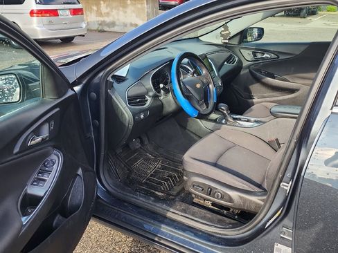 Used 2021 Chevrolet Malibu LT FWD image 9