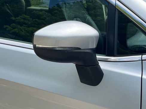 Used 2023 Chrysler Pacifica Touring-L FWD image 12