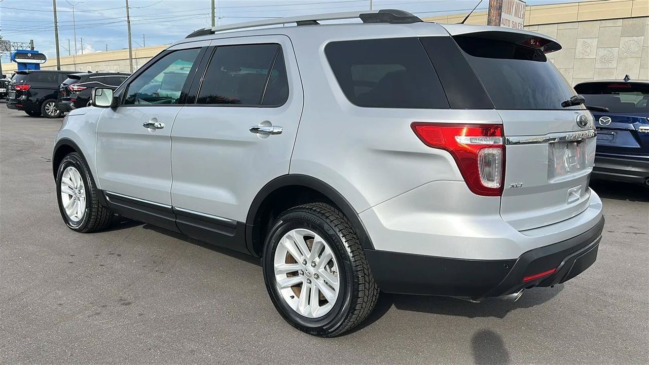 Used 2014 Ford Explorer XLT w/ Equipment Group 202A AWD/4WD image 13