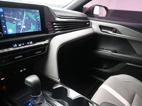 Used 2025 Toyota Camry SE w/ Convenience Package FWD image 29