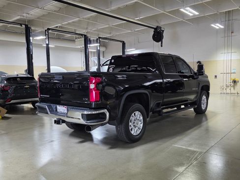 Used 2023 Chevrolet Silverado 2500 LTZ w/ Z71 Off-Road Package AWD/4WD image 7
