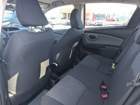 Used 2015 Toyota Yaris L image 24