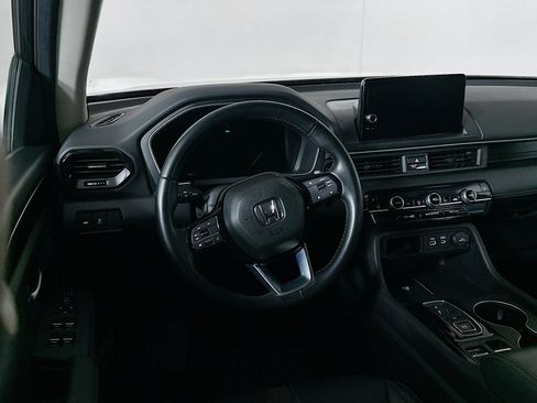 Used 2025 Honda Pilot EX-L image 18