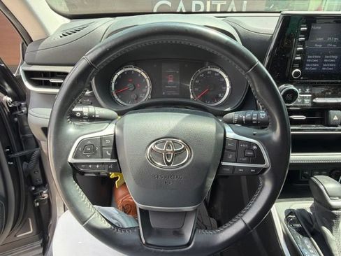 Used 2022 Toyota Highlander LE FWD image 8