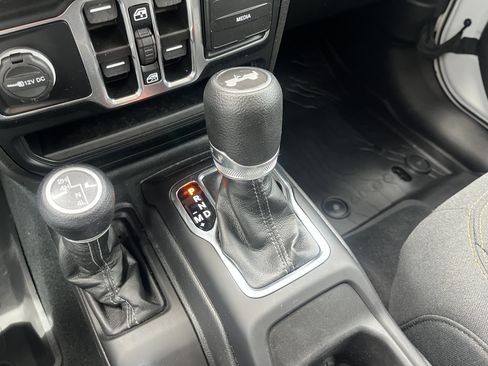 Used 2024 Jeep Wrangler Unlimited Sport AWD/4WD image 29