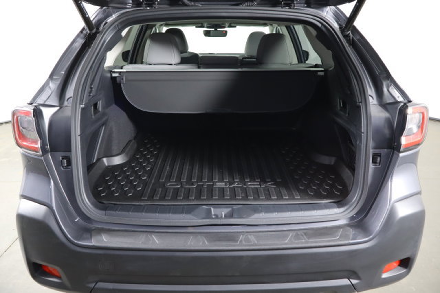 Used 2025 Subaru Outback Premium AWD/4WD image 17